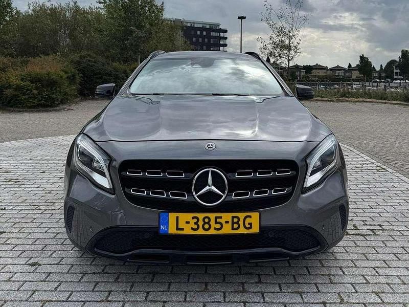 Grijs Gebruikt 2018 Mercedes GLA200 Premium Plus SUV | € 23.950 (Iets duurder) - Afbeelding 1/4