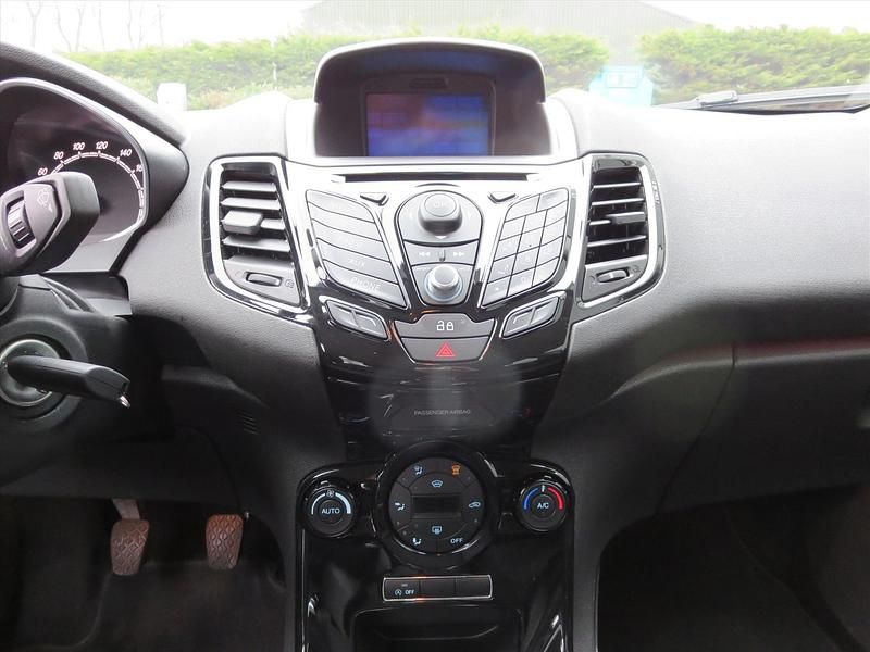 Occasion Ford Fiesta Titanium 101 PK (74 kW) 2013 Blauw Hatchback