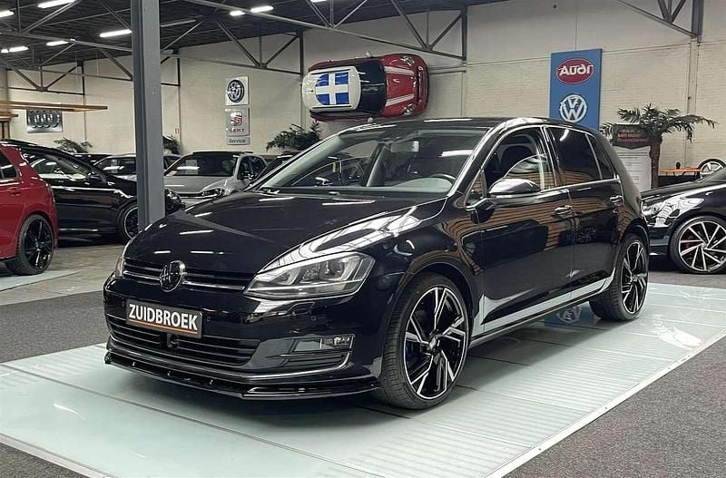 Zwart Gebruikt 2013 VW Golf VII Highline Hatchback | € 14.999 (Iets duurder) - Afbeelding 1/4