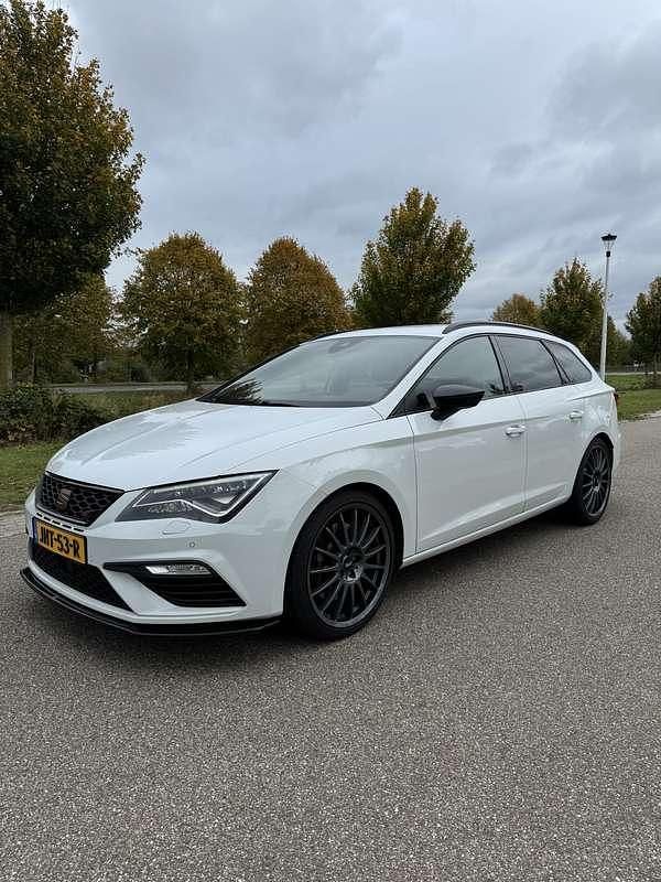 Wit Gebruikt 2019 Cupra Leon Stationwagen | € 19.620 (Super prijs) - Afbeelding 1/4
