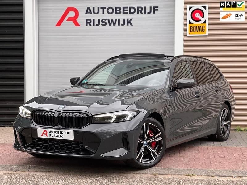 Grijs Gebruikt 2024 BMW 330e Comfort Edition Stationwagen | € 49.950 (Goede deal) - Afbeelding 1/4