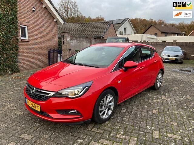 Rood Gebruikt 2017 Opel Astra Innovation Hatchback | € 8.950 (Duur) - Afbeelding 1/4