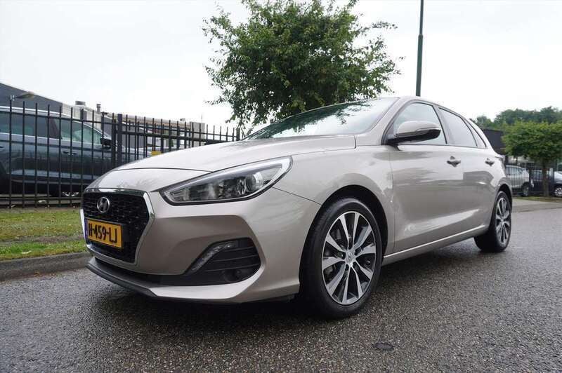 Grijs Gebruikt 2021 Hyundai i30 Comfort Hatchback | € 16.945 (Eerlijke prijs) - Afbeelding 1/4