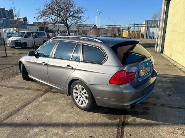 Occasion BMW 318 2009 Grijs (metallic) Stationwagen