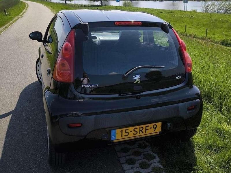 Zwart Gebruikt 2011 Peugeot 107 Hatchback | € 3.150 (Goede deal) - Afbeelding 1/4