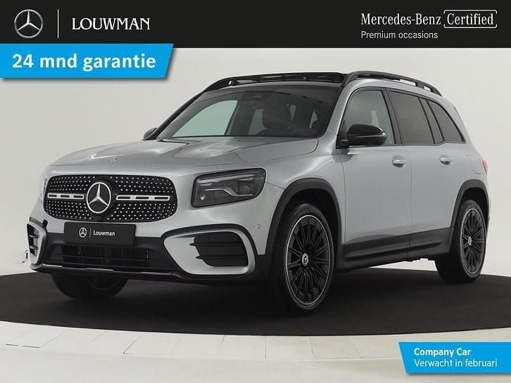 Licht hightechzilver metaalkleur metallic Gebruikt 2025 Mercedes 180 Edition Sedan | € 63.945 - Afbeelding 1/1