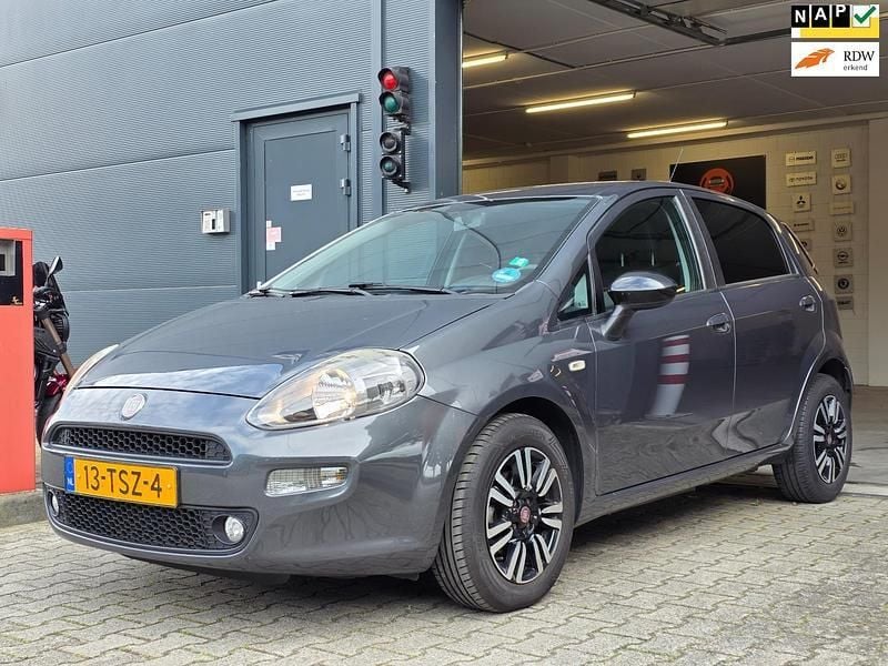 Grijs Gebruikt 2012 Fiat Punto Pop Hatchback | € 5.940 (Iets duurder) - Afbeelding 1/4