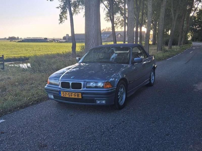 Blauw Gebruikt 1996 BMW 318 Cabriolet Executive Cabriolet | € 6.950 - Afbeelding 1/4