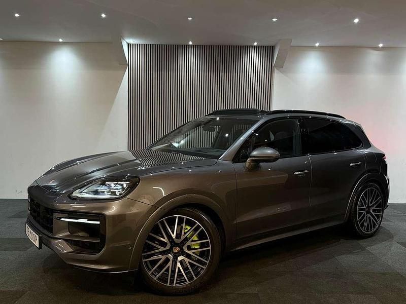 Grijs Occasion 2024 Porsche Cayenne Sport SUV | € 109.950 (Eerlijke prijs) - Afbeelding 1/4