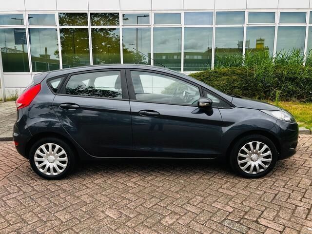 Grijs Gebruikt 2009 Ford Fiesta Limited Hatchback | € 3.150 (Duur) - Afbeelding 1/4