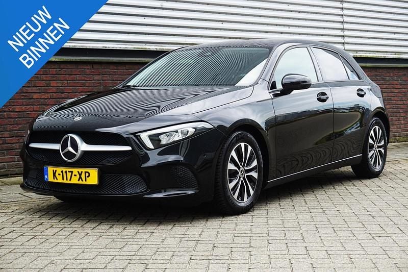 Zwart Gebruikt 2021 Mercedes A180 Business Hatchback | € 22.450 (Super prijs) - Afbeelding 1/4