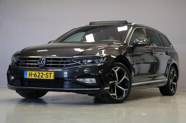 Grijs Gebruikt 2020 VW Passat Business Stationwagen | € 25.445 (Duur) - Afbeelding 1/4