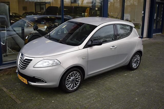 Beige Occasion 2011 Lancia Ypsilon Silver Hatchback | € 3.450 (Eerlijke prijs) - Afbeelding 1/4