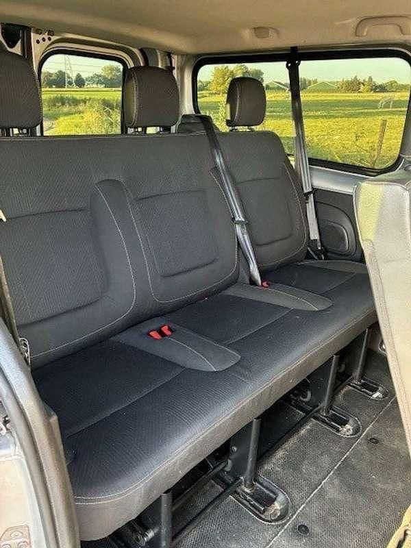 Grijs Gebruikt 2015 Renault Trafic Van | € 18.500 - Afbeelding 1/4