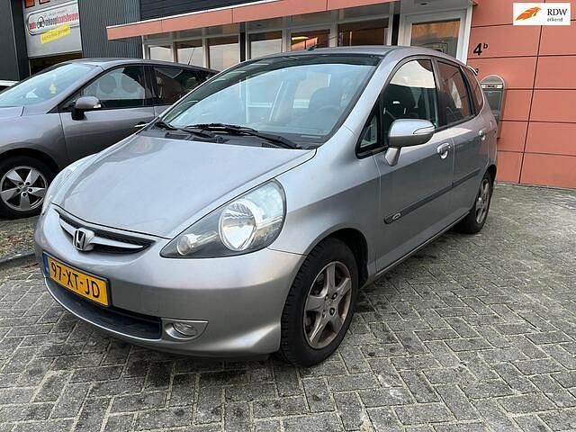 Grijs Gebruikt 2007 Honda Jazz LS Hatchback | € 2.999 (Eerlijke prijs) - Afbeelding 1/4