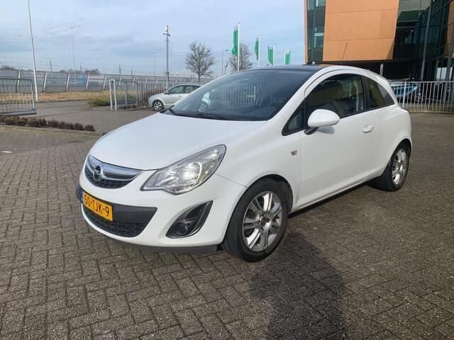 Wit Gebruikt 2012 Opel Corsa Color Edition Hatchback | € 2.250 (Eerlijke prijs) - Afbeelding 1/4