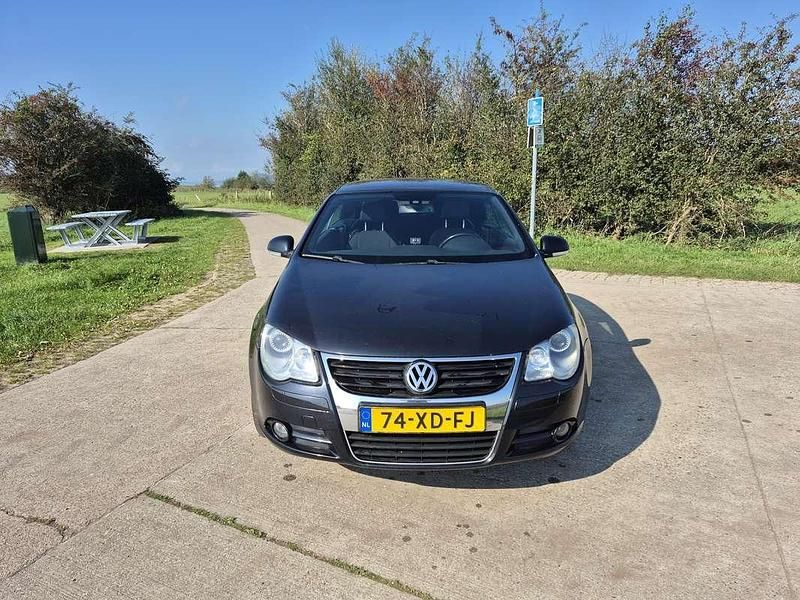 Zwart Gebruikt 2007 VW Eos Cabriolet | € 2.999 (Eerlijke prijs) - Afbeelding 1/4