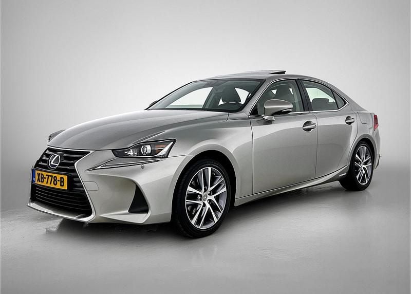 Grijs Gebruikt 2018 Lexus IS300h Business Edition Sedan | € 26.950 (Eerlijke prijs) - Afbeelding 1/4