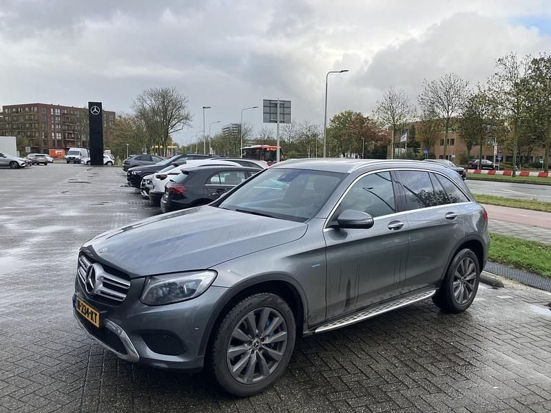 Grijs Gebruikt 2017 Mercedes GLC350 Premium Plus SUV | € 25.950 (Goede deal) - Afbeelding 1/4