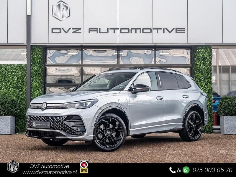 Zilver Gebruikt 2025 VW Tiguan R-line Edition SUV | € 57.950 (Iets duurder) - Afbeelding 1/4