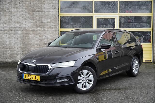 Zwart Occasion 2021 Skoda Octavia Business Line Stationwagen | € 13.950 (Eerlijke prijs) - Afbeelding 1/4