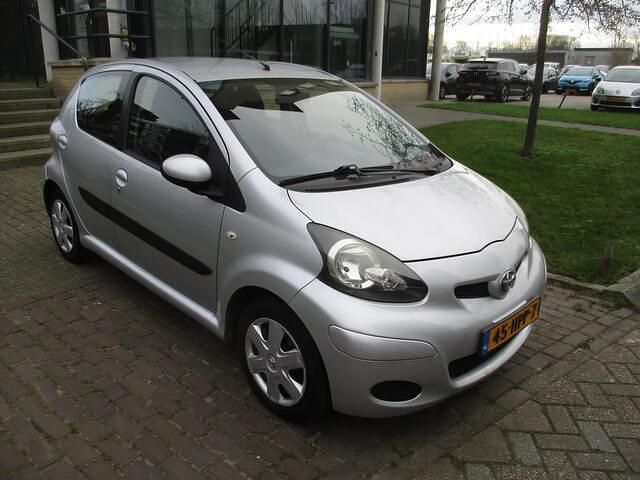 Occasion Toyota Aygo Comfort 68 PK (50 kW) 2009 Grijs Hatchback