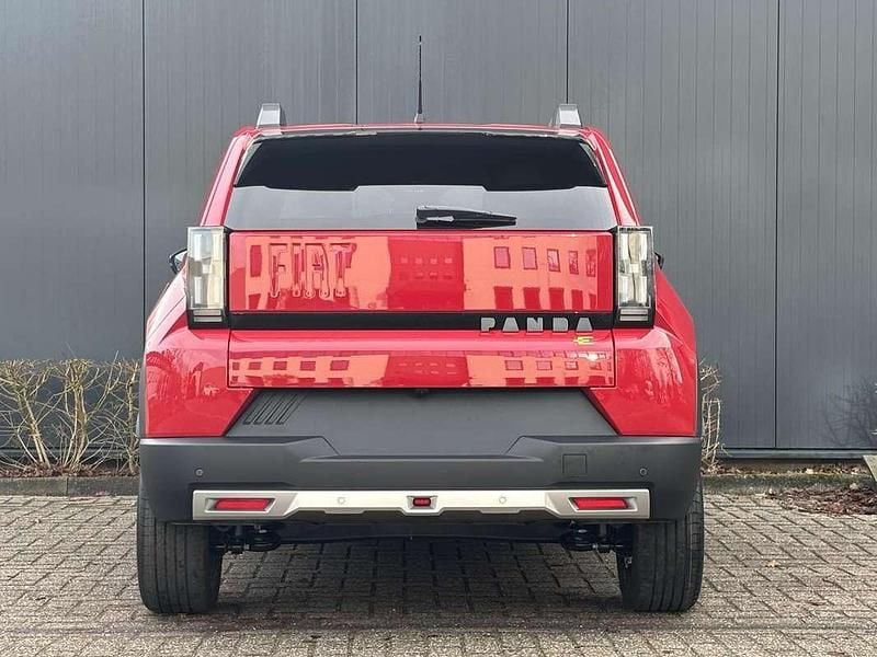 Nieuw Fiat Grande Panda La Prima 83 kW (113 PK) 2025 Rood Hatchback