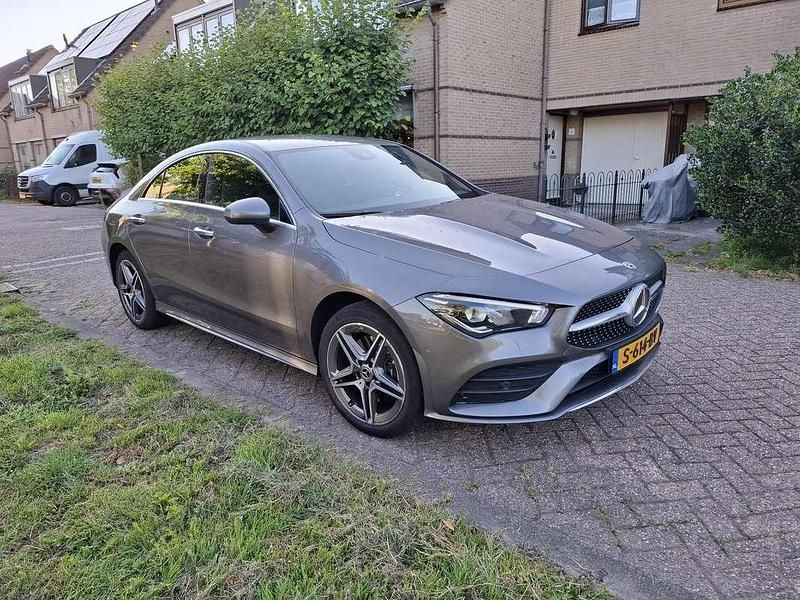 Grijs Gebruikt 2023 Mercedes CLA250 AMG line Sedan | € 33.000 (Super prijs) - Afbeelding 1/4