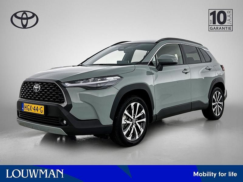 Groen metallic Gebruikt 2025 Toyota Corolla Cross Style SUV | € 37.445 (Eerlijke prijs) - Afbeelding 1/4