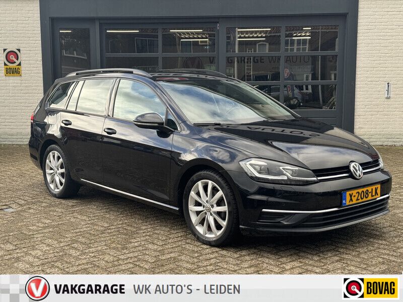 Zwart Gebruikt 2023 VW Golf VIII Highline Stationwagen | € 18.250 (Super prijs) - Afbeelding 1/3