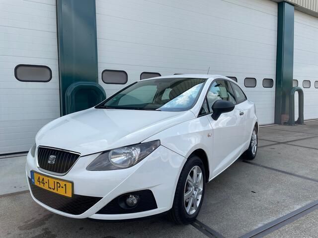Wit, metallic lak Gebruikt 2010 Seat Ibiza SC Hatchback | € 3.925 (Iets duurder) - Afbeelding 1/4
