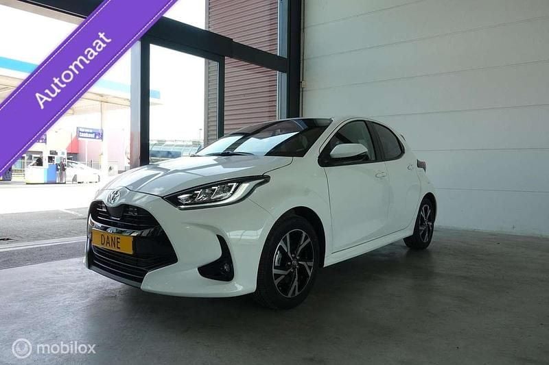 Wit Nieuw 2025 Toyota Yaris Hybrid Comfort Hatchback | € 26.995 (Super prijs) - Afbeelding 1/4