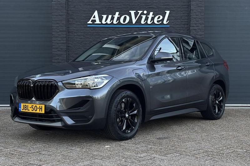 Grijs Gebruikt 2022 BMW X1 SUV | € 31.445 (Eerlijke prijs) - Afbeelding 1/3