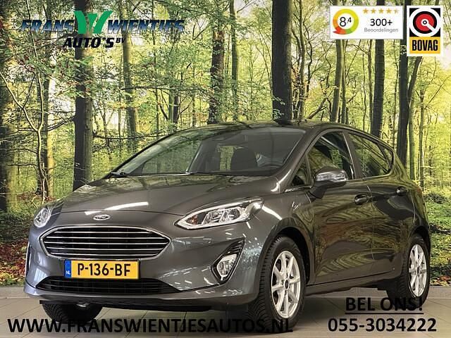 Grijs, metallic lak Gebruikt 2021 Ford Fiesta Trend Hatchback | € 11.940 (Eerlijke prijs) - Afbeelding 1/4