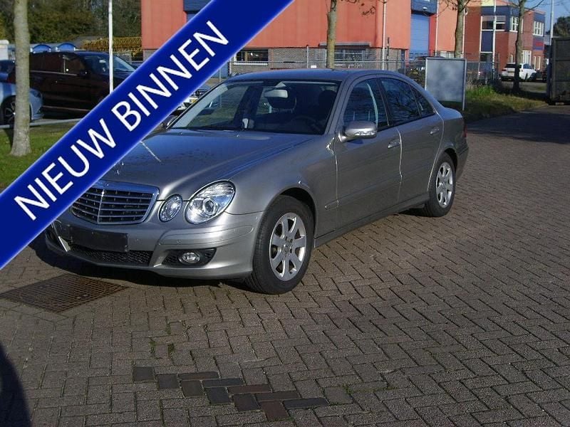 Grijs Gebruikt 2007 Mercedes E280 Elegance Sedan | € 7.500 (Duur) - Afbeelding 1/4