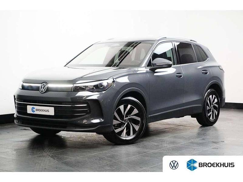 Grijs Gebruikt 2024 VW Tiguan Life SUV | € 41.900 (Super prijs) - Afbeelding 1/4