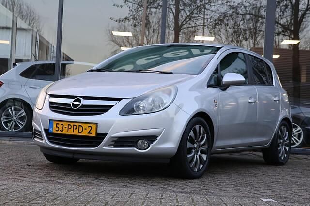 Grijs Occasion 2011 Opel Corsa Edition Hatchback | € 3.645 (Eerlijke prijs) - Afbeelding 1/4
