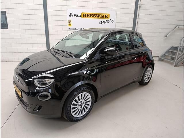 Zwart Gebruikt 2023 Fiat 500e Urban Hatchback | € 16.950 (Super prijs) - Afbeelding 1/4