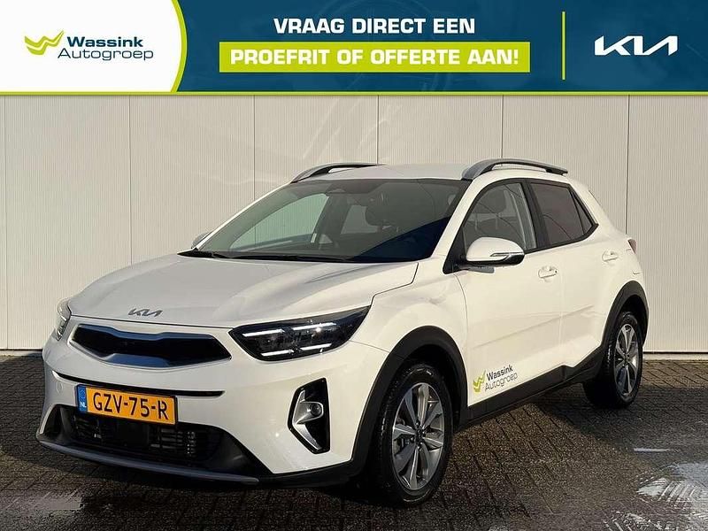 Wit Occasion 2025 Kia Stonic SUV | € 24.640 (Eerlijke prijs) - Afbeelding 1/4