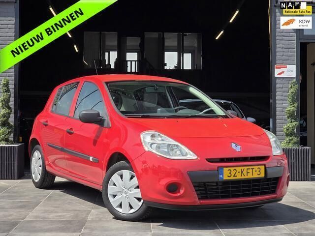 Rood Gebruikt 2009 Renault Clio II Hatchback | € 3.994 (Eerlijke prijs) - Afbeelding 1/4