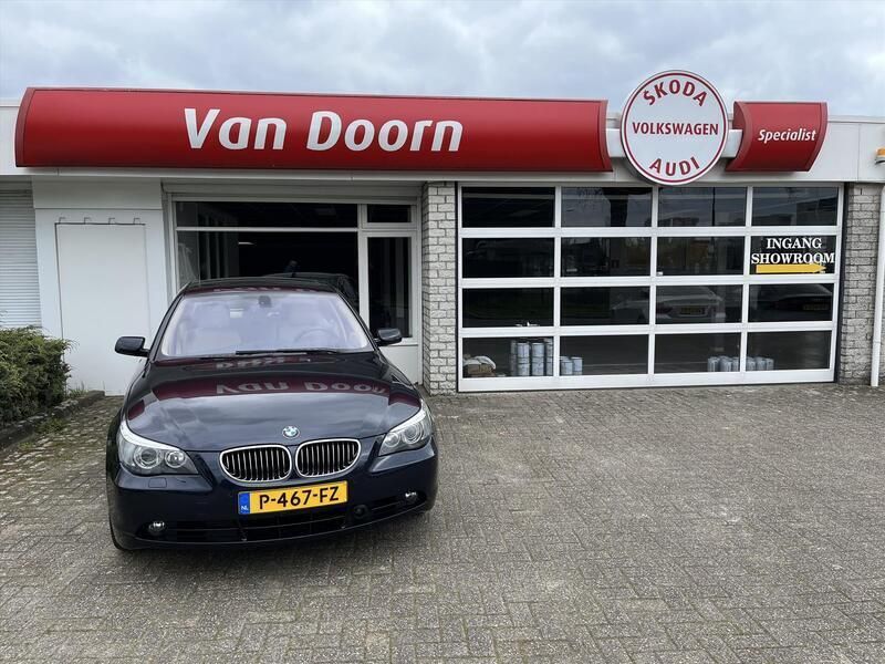 Blauw Gebruikt 2006 BMW 550 Sedan | € 22.800 - Afbeelding 1/4