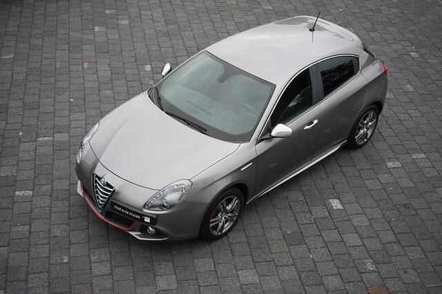 Grijs Gebruikt 2015 Alfa Romeo Giulietta Distinctive Hatchback | € 10.900 (Super prijs) - Afbeelding 1/4