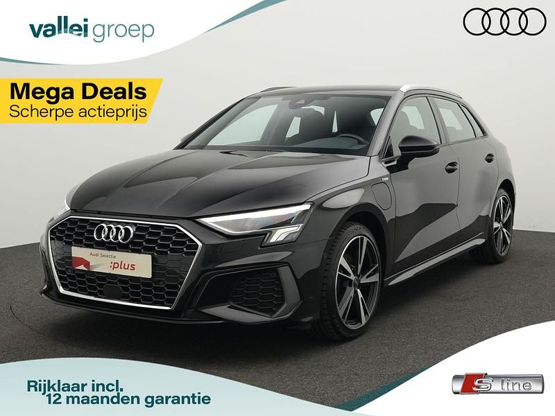 Zwart Gebruikt 2021 Audi A3 Sportback e-tron Advanced Hatchback | € 28.400 (Iets duurder) - Afbeelding 1/4