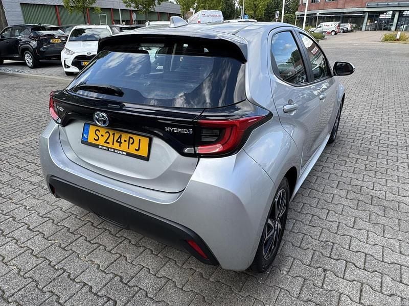 Occasion Toyota Yaris Hybrid 116 PK (85 kW) 2023 Grijs, metallic lak Hatchback
