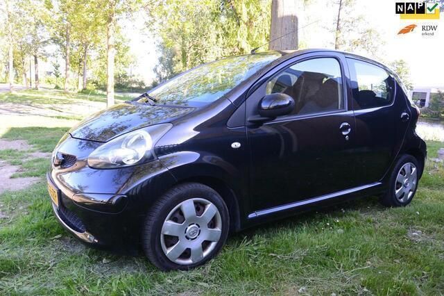 Zwart Gebruikt 2006 Toyota Aygo Hatchback | € 1.600 (Eerlijke prijs) - Afbeelding 1/4