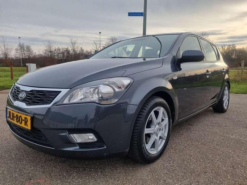 Grijs Occasion 2011 Kia Ceed Hatchback | € 5.900 (Super prijs) - Afbeelding 1/4