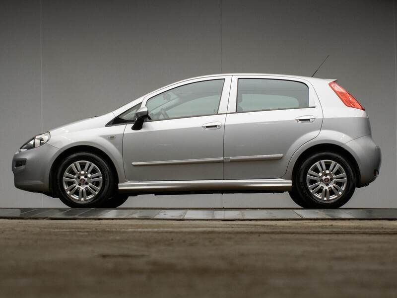 Grijs Gebruikt 2015 Fiat Punto Pop Hatchback | € 4.440 (Goede deal) - Afbeelding 1/4