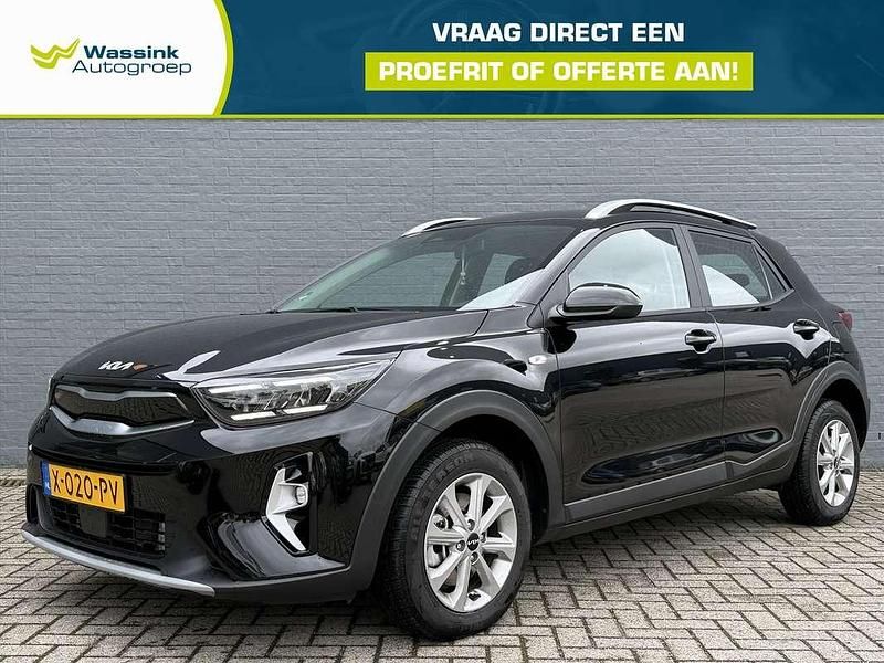 Zwart Gebruikt 2024 Kia Stonic SUV | € 25.440 (Eerlijke prijs) - Afbeelding 1/4