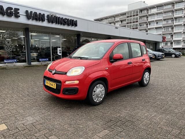 Rood Gebruikt 2017 Fiat Panda Pop Star Hatchback | € 8.900 (Eerlijke prijs) - Afbeelding 1/4