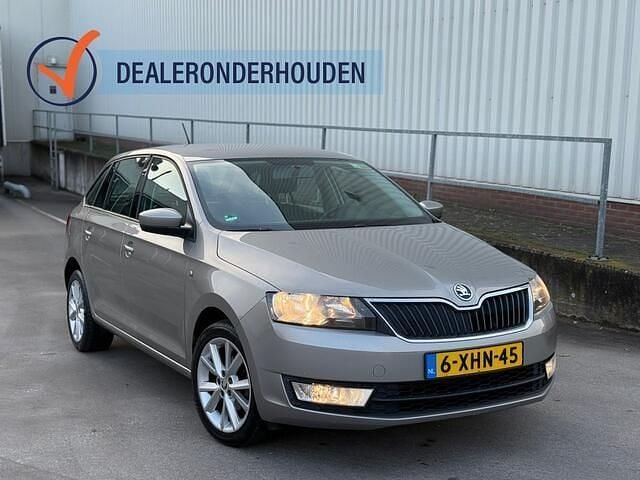 Beige (metallic) Occasion 2015 Skoda Rapid Hatchback | € 6.499 (Eerlijke prijs) - Afbeelding 1/4